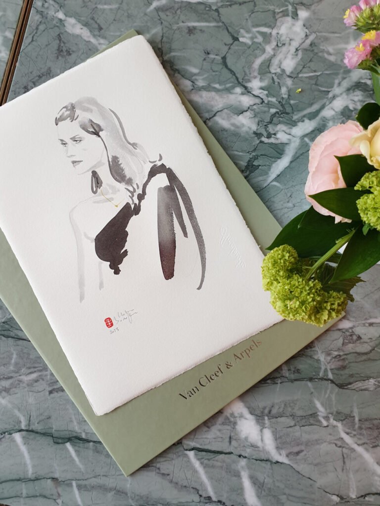 Silhouette de mode d'une invitée dessinée en direct pour Van Cleef & Arpels