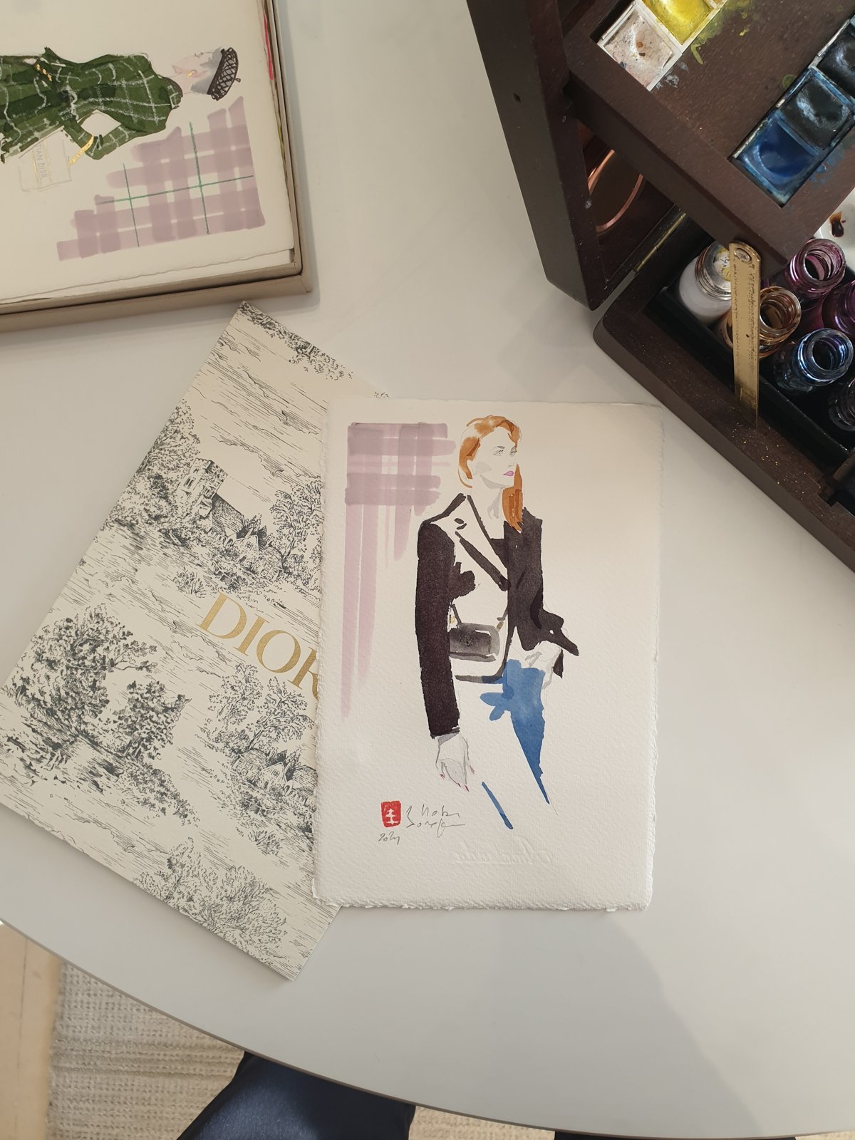 Silhouette de mode dessinée en direct pour Dior à Monaco
