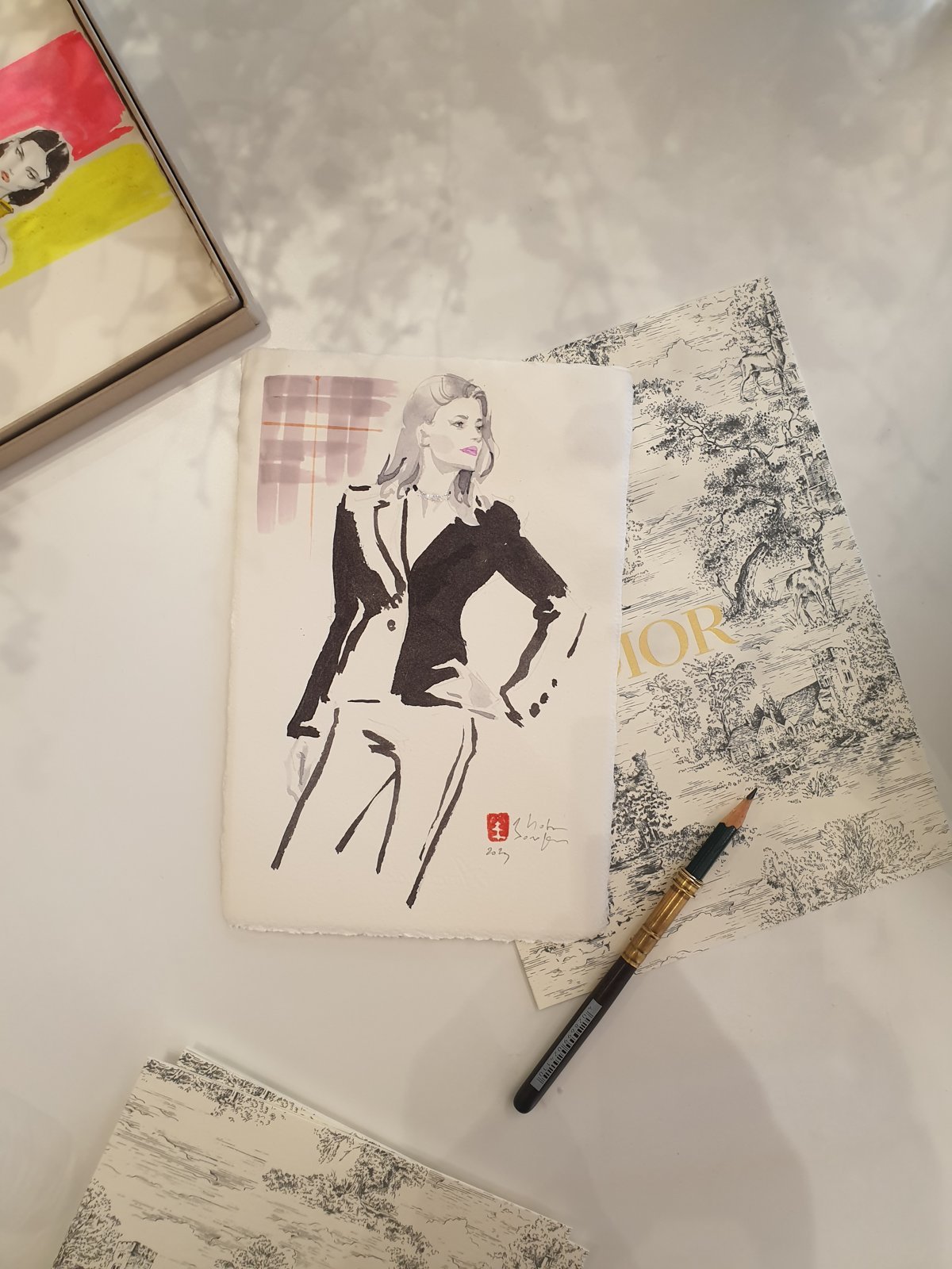 Silhouette de mode dessinée en direct pour Dior à Monaco