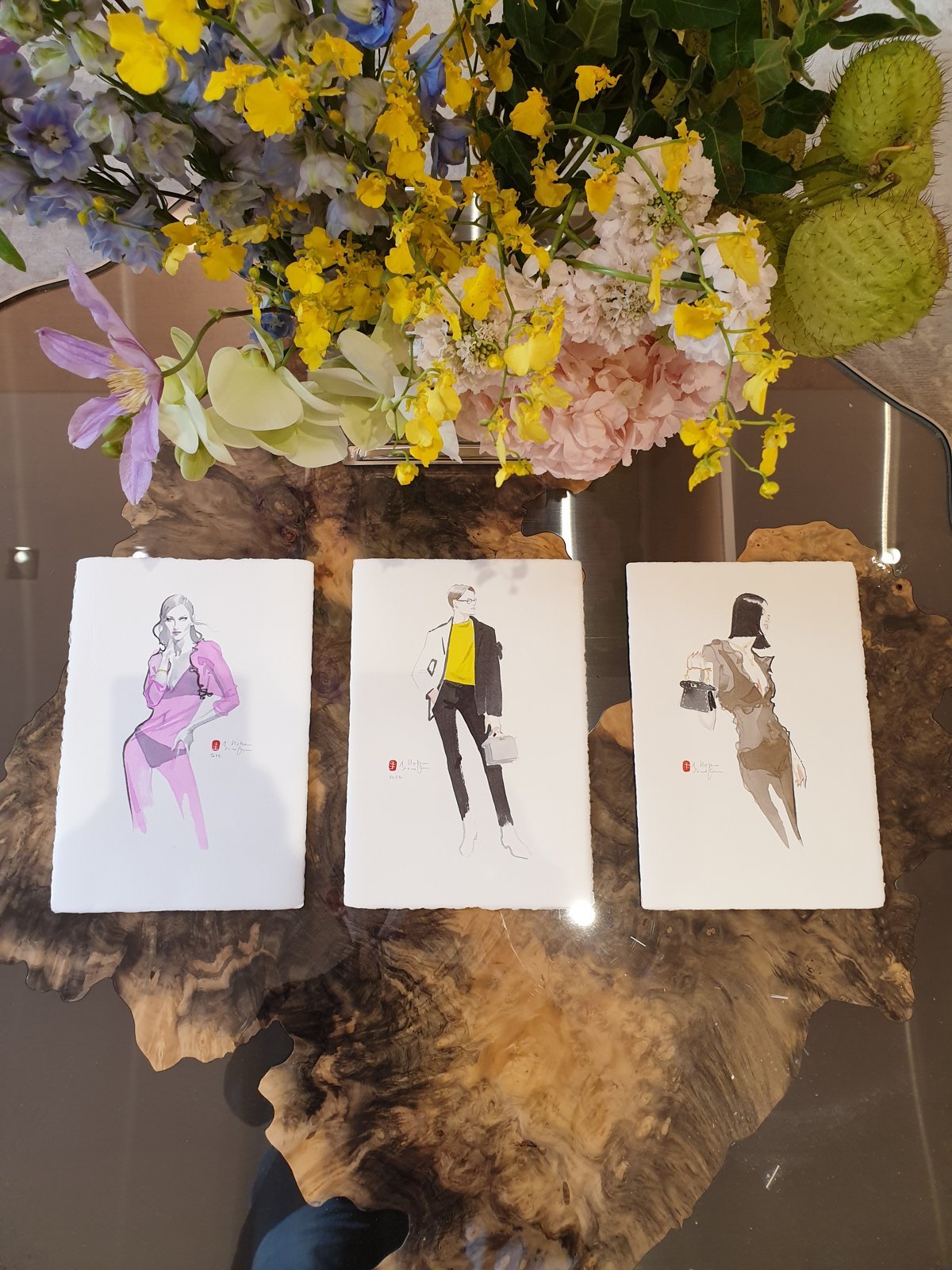 Silhouette de mode dessinée en direct pour Fendi à Paris
